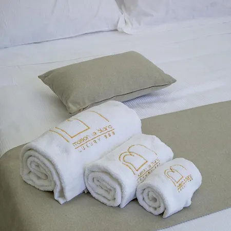 Couette-café Maison Le Blanc Luxury 4*